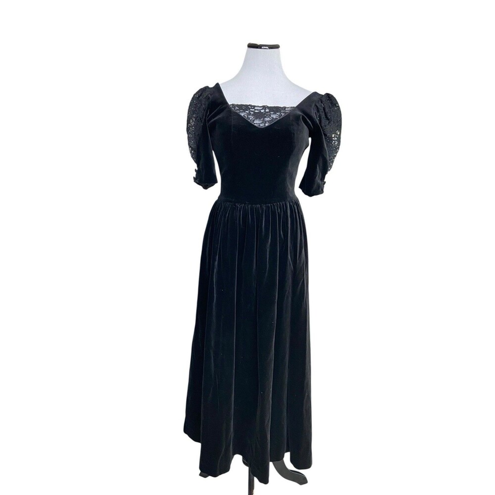 Vintage Laura Ashley Black Velvet Victorian Gown Size 8‎ Lace Bodice 80s Romance